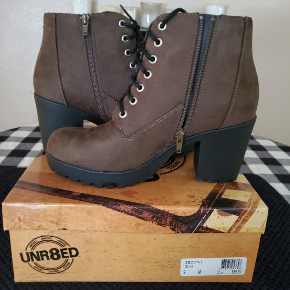 UNRATED HEELED BOOTS - Picture 5 of 5